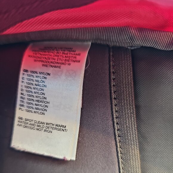 The North Face Recon Backpack – Red / Maroon – Classic Daypack - Picture 13 of 15